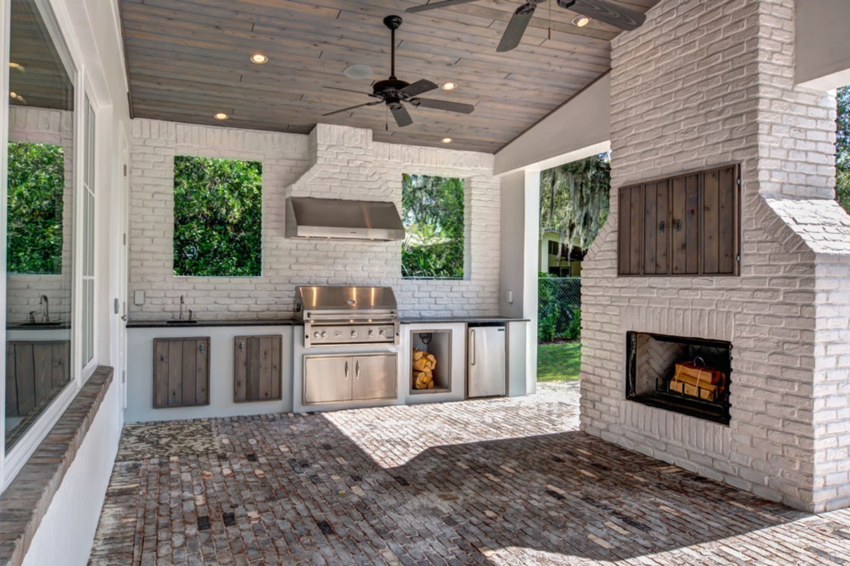 How to Choose an Outdoor Fridge For Your New Luxury Custom Home